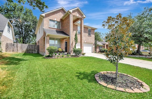 Spring Casa | Spacious 4-bedroom house Near Exxon, The Woodlands, Airport