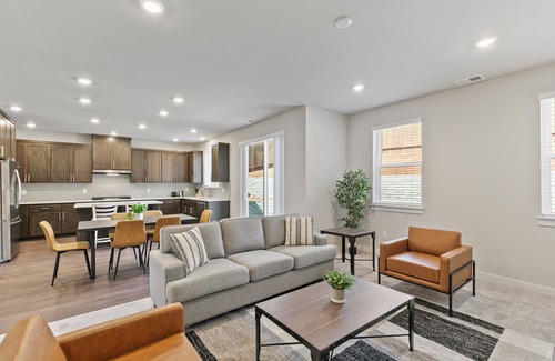 Bull Mountain Casa | Spacious 4-bedroom house with WiFi and AC in nice Tigard #42375