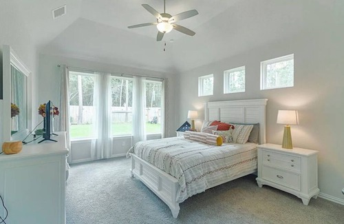 Willis Casa | Spacious 4-bedroom house in charming Woodlands Hills, close to Lake Conroe