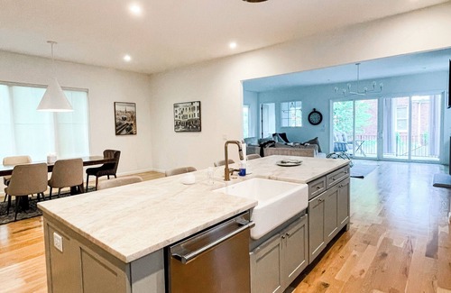 Green Hills Casa | Spacious 4-bedroom pet friendly house in cool Nashville near Lipscomb