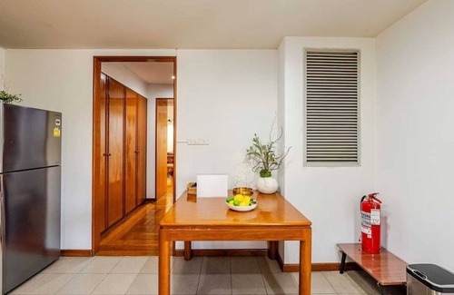 Asoke Apartamento | Spacious 4-bedroom Penthouse.8 min to BTS. Next to Emsphere. Elevator+Wheelchair