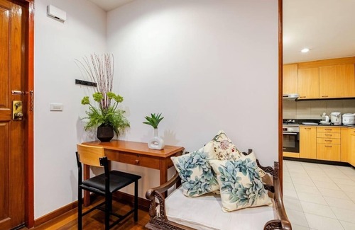 Asoke Apartamento | Spacious 4-bedroom Penthouse.8 min to BTS. Next to Emsphere. Elevator+Wheelchair