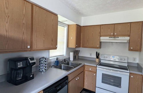 Blacksburg Apartamento | Spacious 4 bedroom, sleeps 10, close to VT