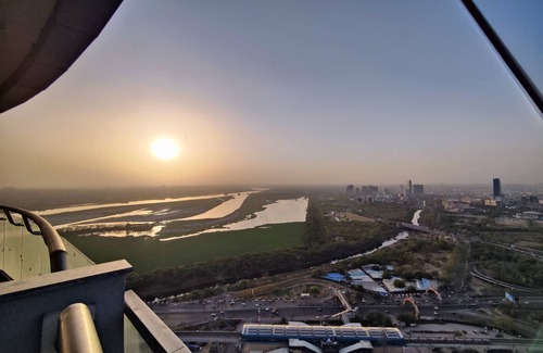Noida Apartamento | Spacious 4-bedroom studio apartments in amazing Noida with WiFi, AC