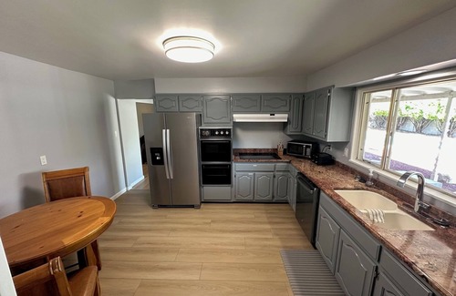 Northeast Heights Casa | Spacious 4-bedroom house with a Pool, AC, WiFi located in beautiful Albuquerque