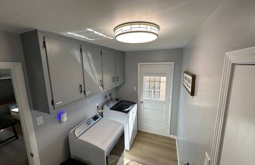 Northeast Heights Casa | Spacious 4-bedroom house with a Pool, AC, WiFi located in beautiful Albuquerque