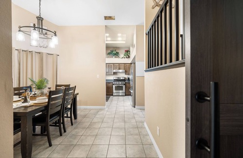 Pumpkin Center Casa | Spacious 4-bedroom house with WiFi, fitness room in Bakersfield