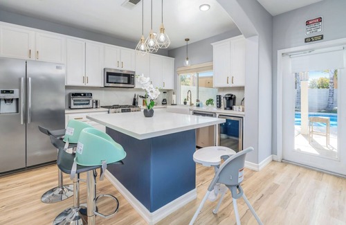 Greenacres Casa | Spacious 4-bedroom house with Pool, Fun BackYard & Amazing Game Room