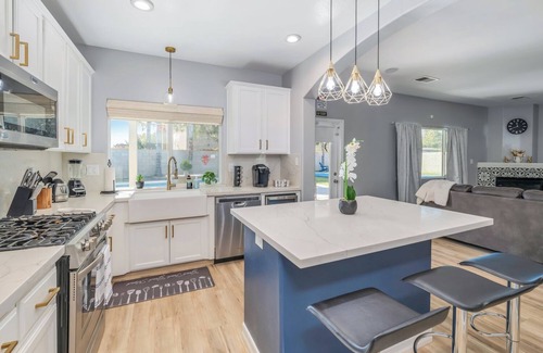 Greenacres Casa | Spacious 4-bedroom house with Pool, Fun BackYard & Amazing Game Room