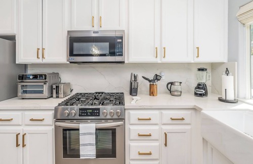 Greenacres Casa | Spacious 4-bedroom house with Pool, Fun BackYard & Amazing Game Room