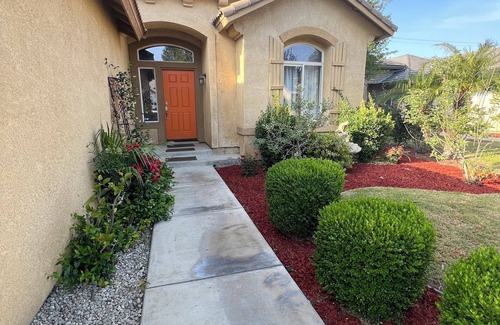 Pumpkin Center Casa | Spacious 4-bedroom house with pool, fwy access in charming Bakersfield