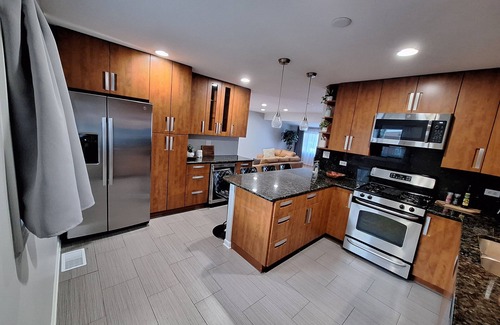 Des Plaines Casa | Spacious 4-bedroom house in charming Des Plaines with AC, WiFi