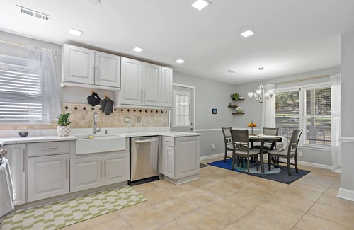 Church Street Casa | Spacious 4-bedroom house in charming Fayetteville with WiFi, AC