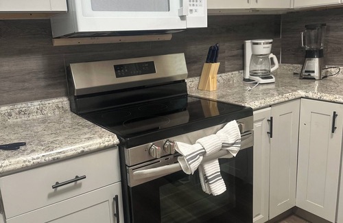 Jacksonville Casa | Spacious 4-bedroom house in amazing Jacksonville with WiFi, AC