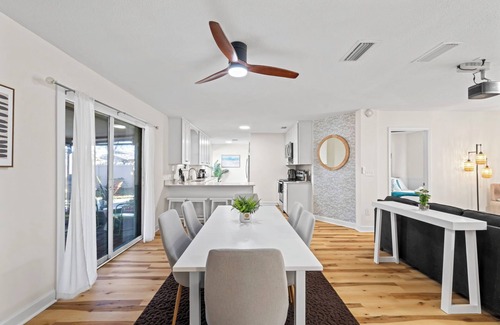 Isle of Palms Casa | Spacious 4-bedroom building in peaceful Jacksonville with AC, WiFi, outdoor gym
