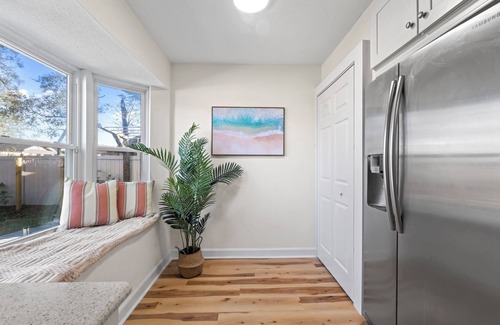 Isle of Palms Casa | Spacious 4-bedroom building in peaceful Jacksonville with AC, WiFi, outdoor gym