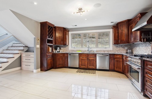 South Kansas City Casa | Spacious 4 bedroom home on 10 acres!