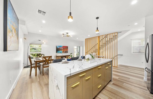 Rampart Village Casa | Spacious 4-bedroom 4-baths house in Los Angeles with gated Parking