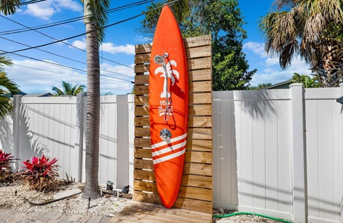 Madeira Beach Casa | Spacious 4-bedroom house in Beautiful Madeira Beach