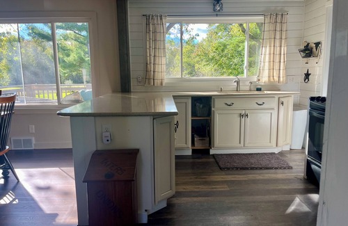 North Canton Casa | Spacious 4-bedroom house in charming North Canton with AC, WiFi