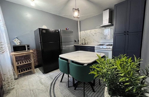 Spruce Hill Apartamento | Spacious 4-bedroom unit with WiFi, AC near UPenn in university city Philadelphia