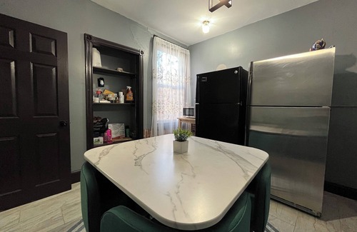 Spruce Hill Apartamento | Spacious 4-bedroom unit with WiFi, AC near UPenn in university city Philadelphia