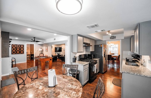 Heritage Casa | Spacious 4 bedroom with pool- minutes to Seaworld!