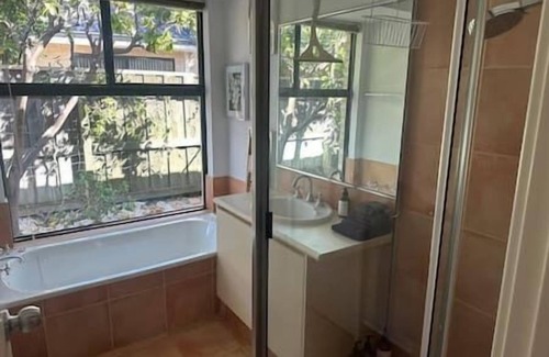 Wembley Casa | Spacious 4-Bedroom Villa – Close to Hospitals, Schools & CBD