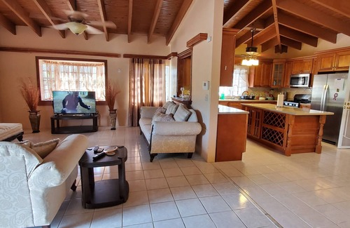 Estate Peters Rest Casa | Spacious 4 Bedroom Villa