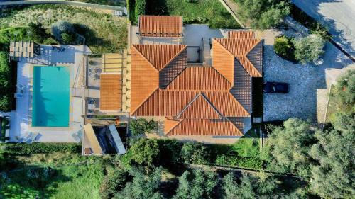 Termenades Villa | Spacious 4-Bedroom Villa with Private Pool and Stunning Sunset Views, 3 Minutes from the Beach
