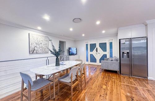 West Ryde Apartamento | Spacious 4-bedrooms apartment in West Ryde with WiFi, AC