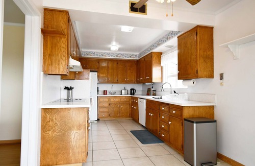 Ventura Casa | Spacious 4 BR 2 Story houe