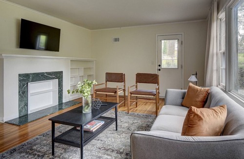 Aksarben - Elmwood Park Casa | Spacious 4 BR Home in Heart of Central Omaha