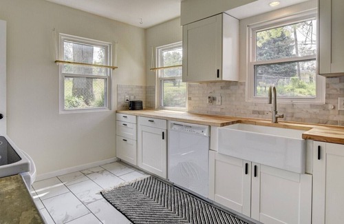 Aksarben - Elmwood Park Casa | Spacious 4 BR Home in Heart of Central Omaha