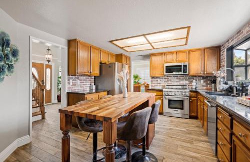 Lake Elsinore Casa | Spacious 4 BR with Heated Pool & SPA And Fire Pit
