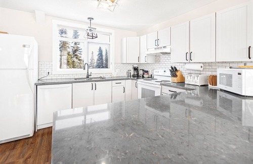 Silver Star Mountain Condominio | Spacious 4-Level Suite w/ Fireplace & Flexible Sleeping for 17
