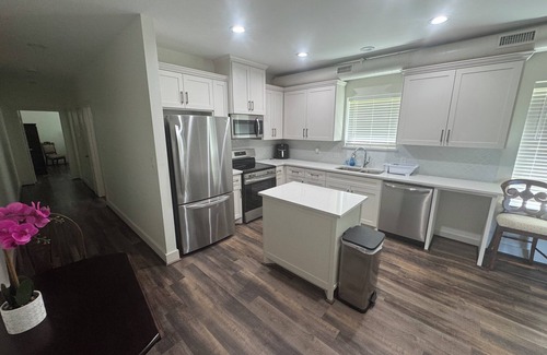 Wharton Apartamento | Spacious 4-plex apartment in tranquil Wharton with AC, WiFi, and Security System