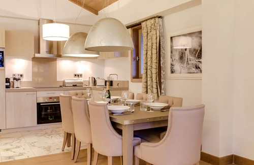 Courchevel Apartamento | Apartamento cerca de las pistas con acceso a gimnasio y estacionamiento