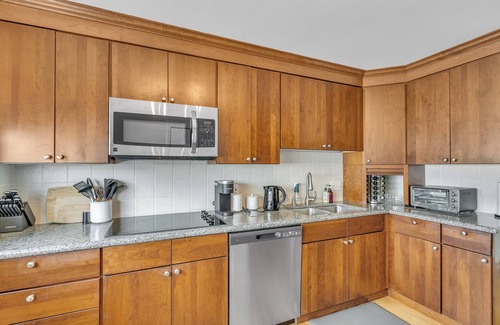 Serra Highlands Casa | Spacious 4Bedroom/4Bathroom Home Near SF, SFO. Golfing, Beaches & Nature