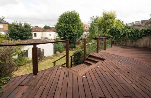 Croham Casa | Spacious 4BD Home near Gatwick and LDN Links