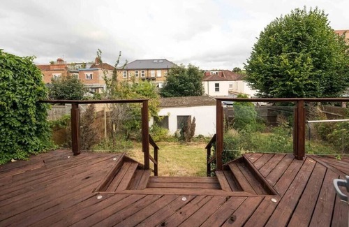 Croham Casa | Spacious 4BD Home near Gatwick and LDN Links