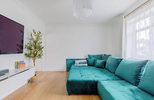 Leyton Casa | Spacious 4BD Home with Large Garden, East London