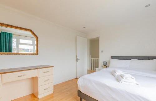 Leyton Casa | Spacious 4BD Home with Large Garden East London