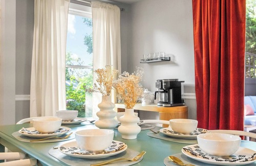 Durham Casa | Spacious 4BD - Sleeps 10 - Movie Night & BBQ