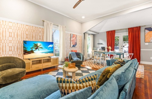 Durham Casa | Spacious 4BD - Sleeps 10 - Movie Night & BBQ