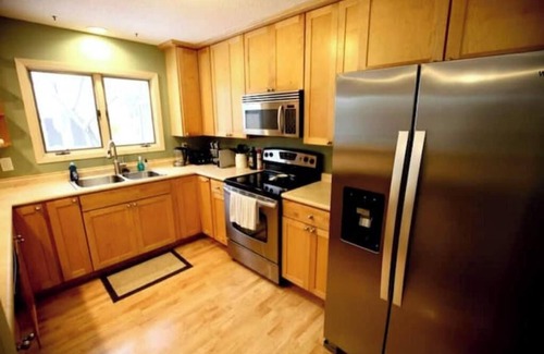 Seward Casa | Spacious 4BR/2.5BA+Loft w Cable By Lux Life