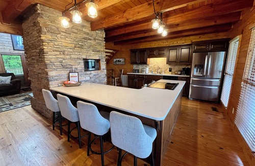 Spencer Cabina | Acogedor Amplio Chalet de 4 dormitorios situado a 2 millas de Fall Creek Falls