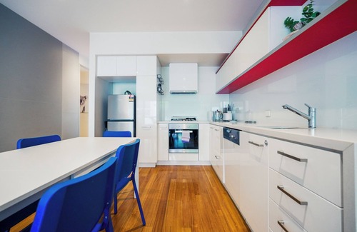 Richmond North Casa | Spacious 4BR, 3BTH Richmond Home - Walk to MCG, Tennis, Concert Venues & CBD.
