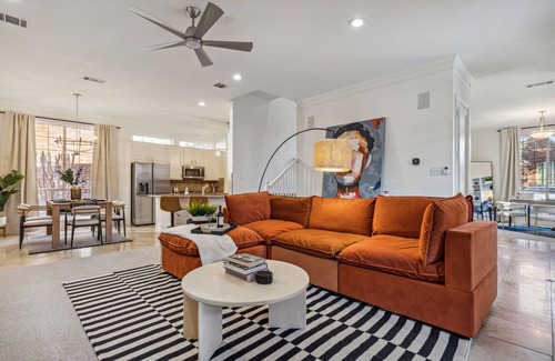 Plano Casa | Spacious 4BR/4.5BA, Pool & Heated Spa, Close Proximity to Dining, Shopping & Fun