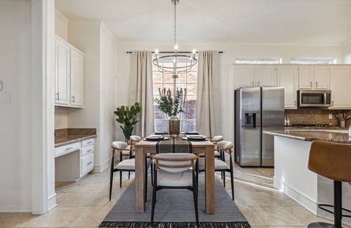 Plano Casa | Spacious 4BR/4.5BA, Pool & Heated Spa, Close Proximity to Dining, Shopping & Fun